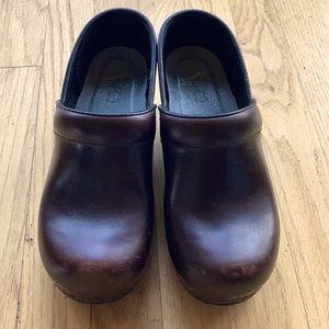 Dansko clog, size 38, wine colored